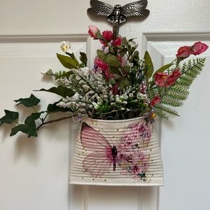 Decorated small tin can